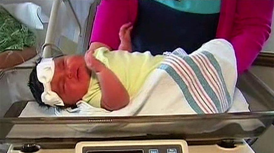 California woman gives birth to thirteen pound baby