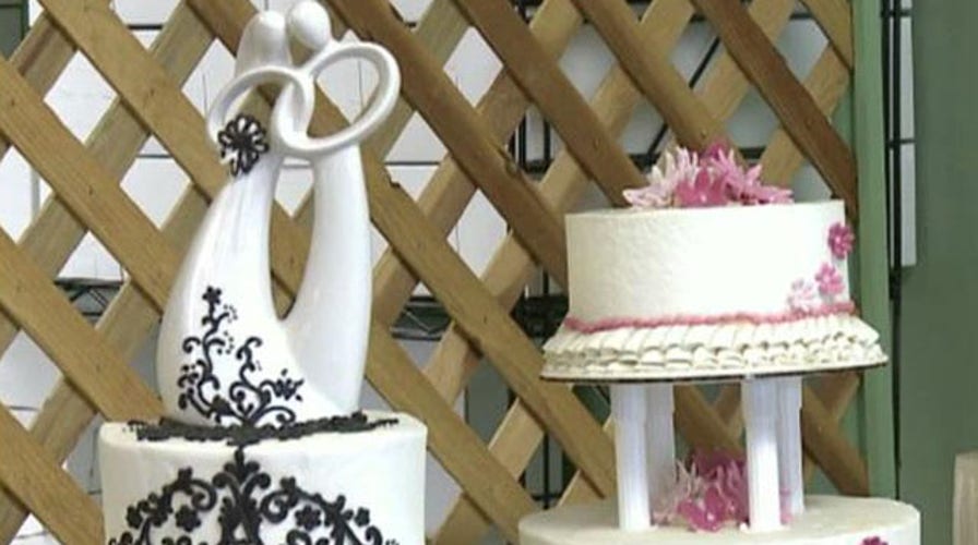 29 Vintage-Inspired Wedding Cakes