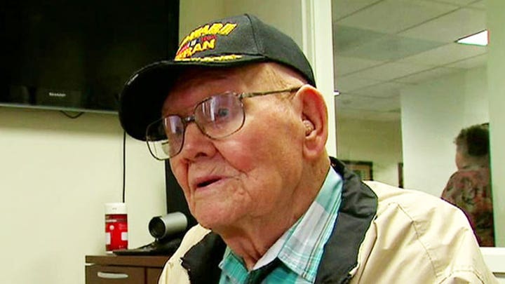 94-year-old D-Day veteran gets citizenship papers