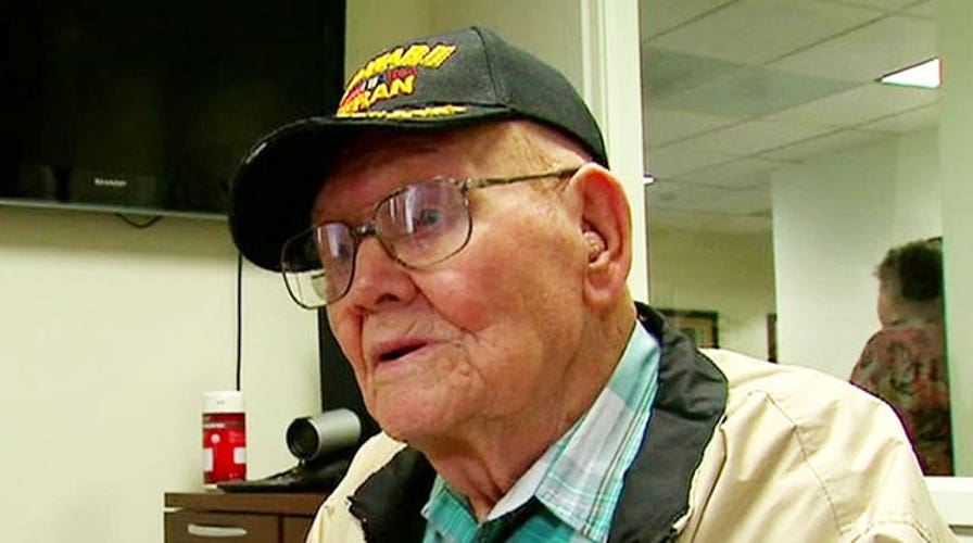 94-year-old D-Day veteran gets citizenship papers