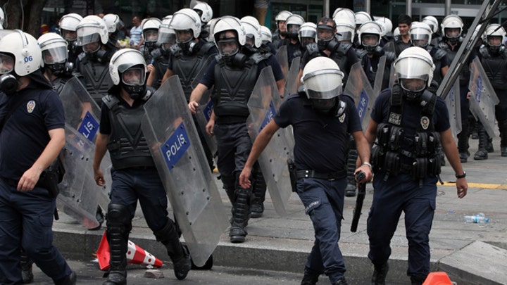 Turkish police push protesters out of Istanbul Park