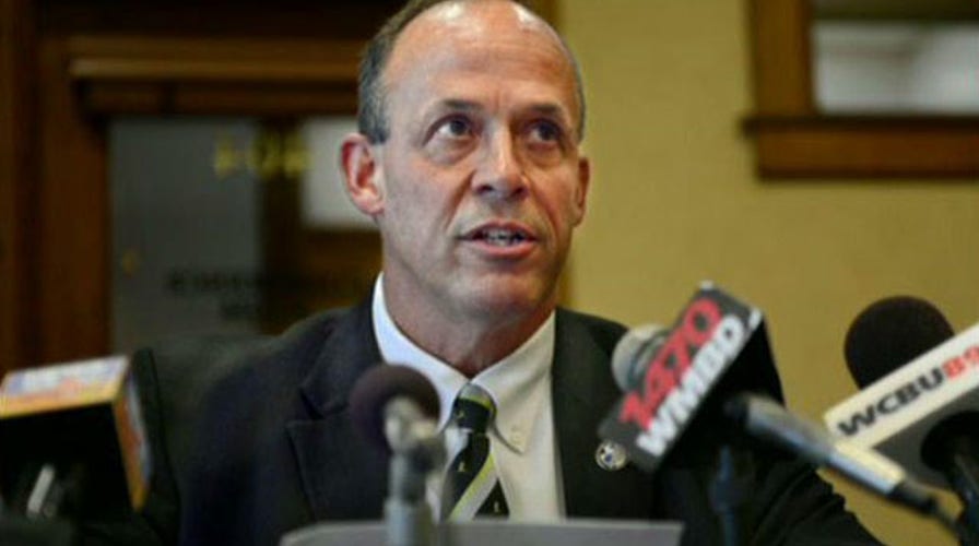 Police raid over tweets leads to lawsuit against mayor