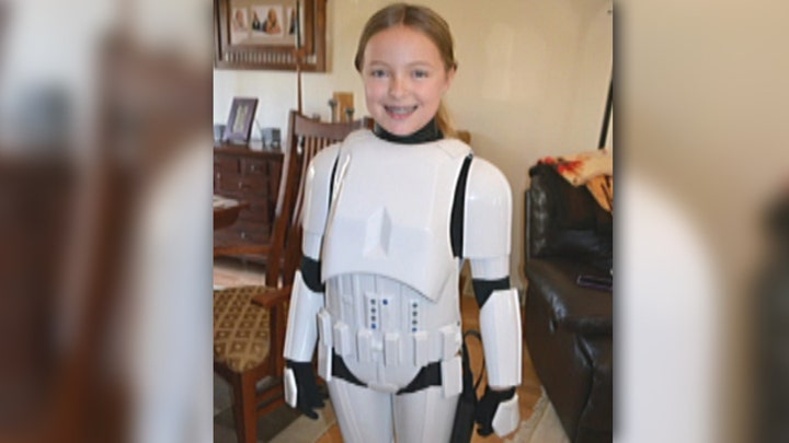Girl gives custom-made Star Wars stormtrooper suit to bullied student