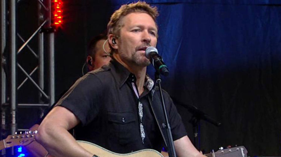 Craig Morgan performs 'We'll Come Back Around'