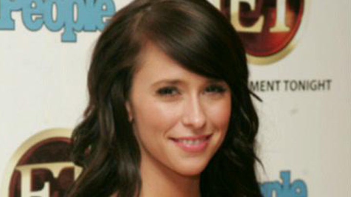 Jennifer Love Hewitt breaks up with Twitter