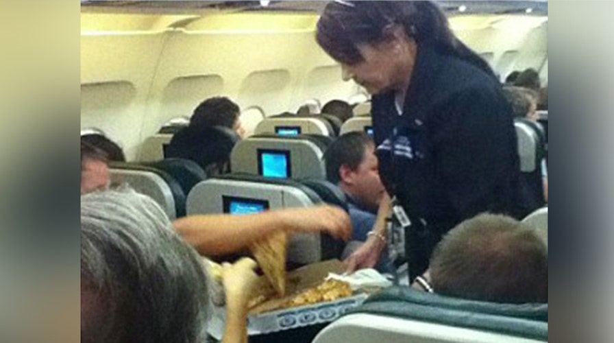 Pilot orders pizza for stranded passengers