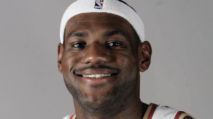 LeBron James tells Sports Illustrated he'll sign with Cavs