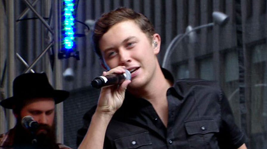 Scotty McCreery performs 'Feelin' It'