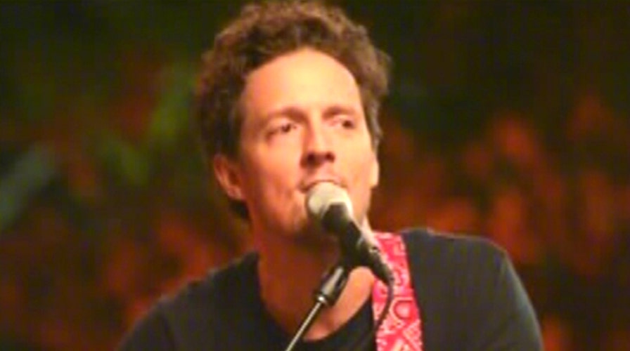 Jason Mraz switches things up