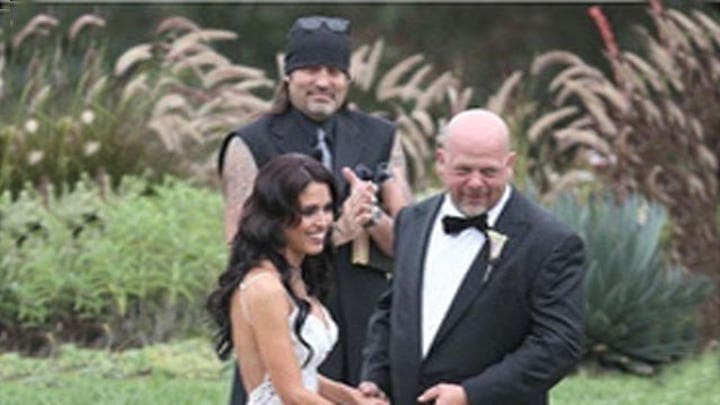 Break Time: 'Pawn Stars' cast member marries gorgeous gal