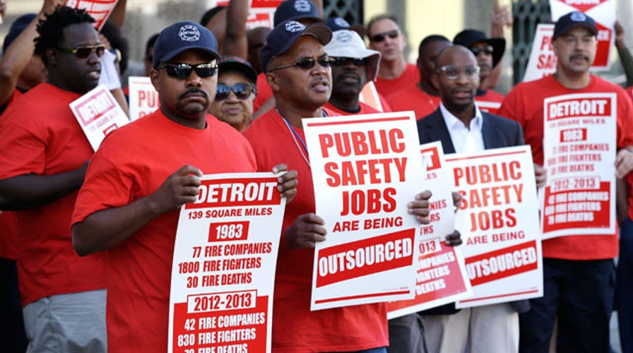 Federal judge blocks Detroit bankruptcy lawsuits