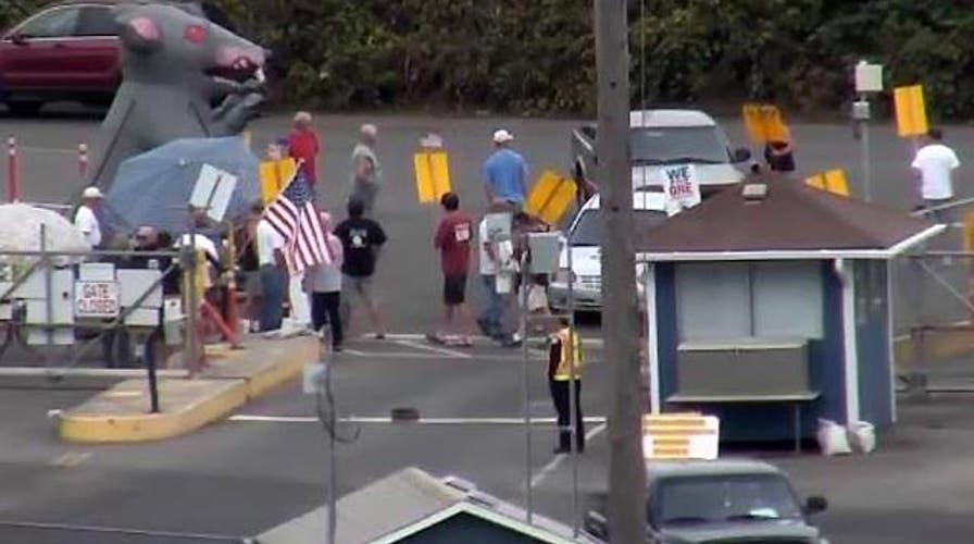 Raw video: Longshoremen strike