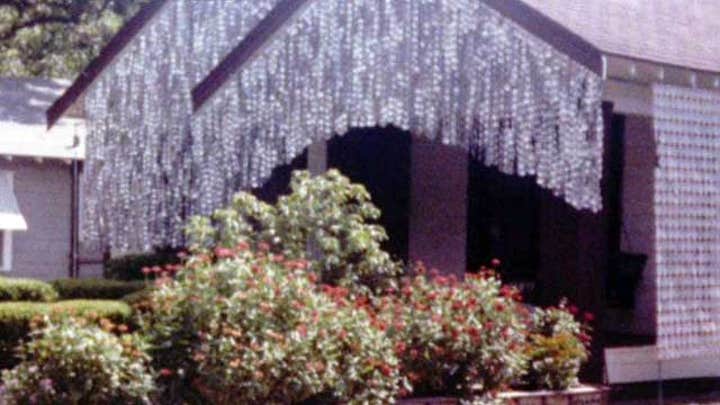 Tourists flock to see Houston's 'beer can' house
