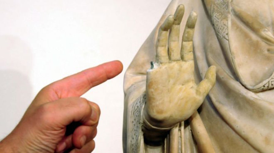 US tourist accidentally snaps finger off 600-year-old statue