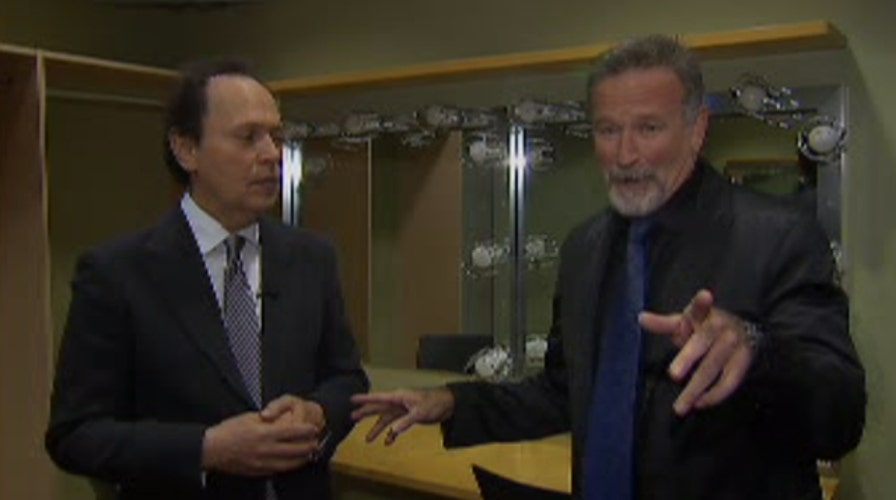 Robin Williams crashes interview with Billy Crystal