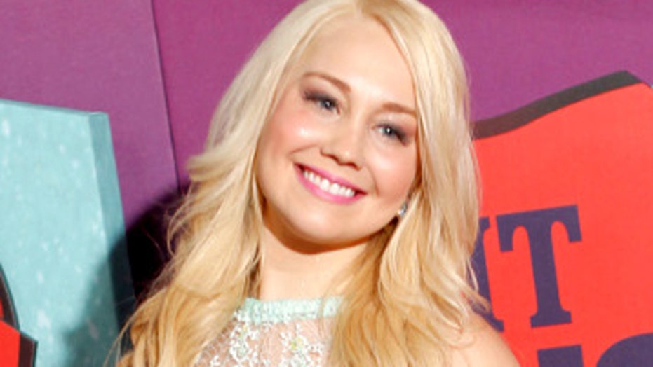Country Singer Raelynn Reveals Secret About Former Voice Coach