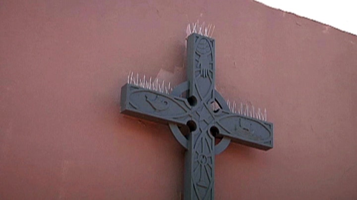 Tucson church houses undocumented immigrant
