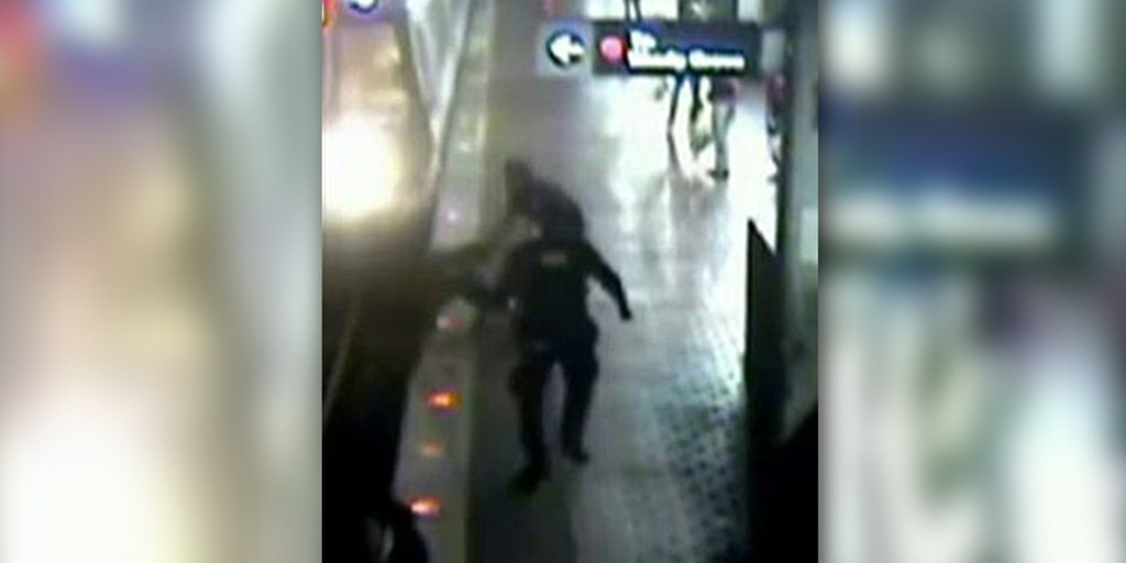 Officers pull man from DC Metro tracks at last second | Fox News Video