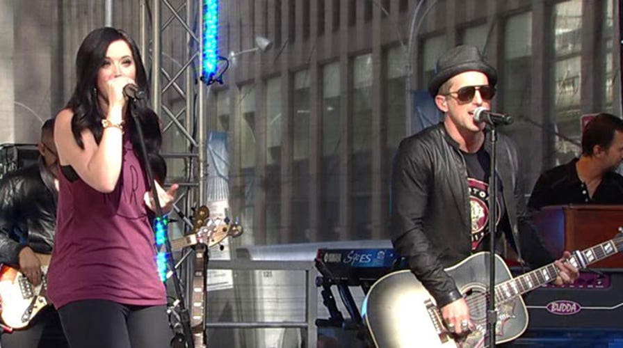 Thompson Square performs 'Just Feels Good'