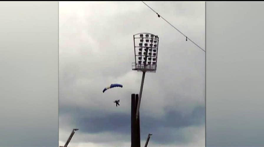 083114_parachute_942