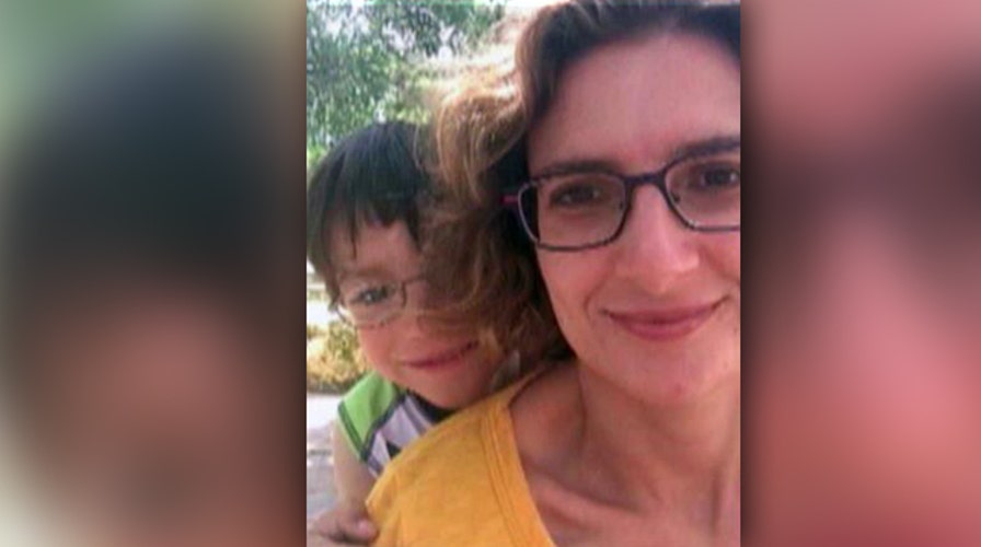 Neighbor calls cops on mom who let child play outside alone