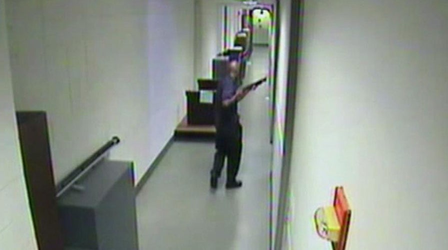 FBI footage shows Navy Yard shooter acted alone