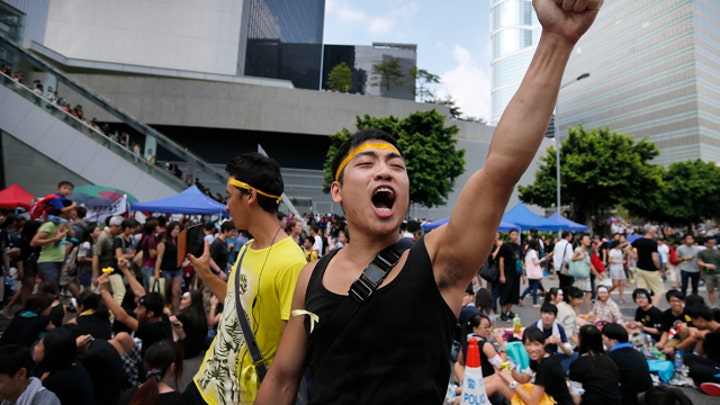 Hong Kong protestors try to set peaceful example