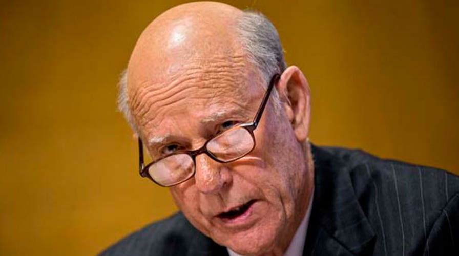 How does Senate incumbent Roberts pull out a win in Kansas?