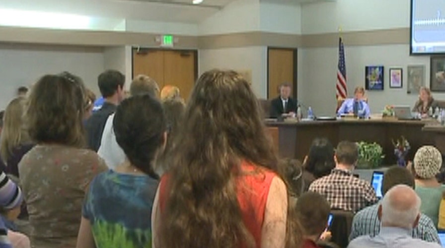Colo. school board refuses to drop review of AP course 