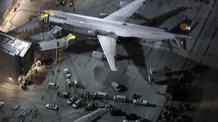 Dry ice explosion rocks LAX for second night
