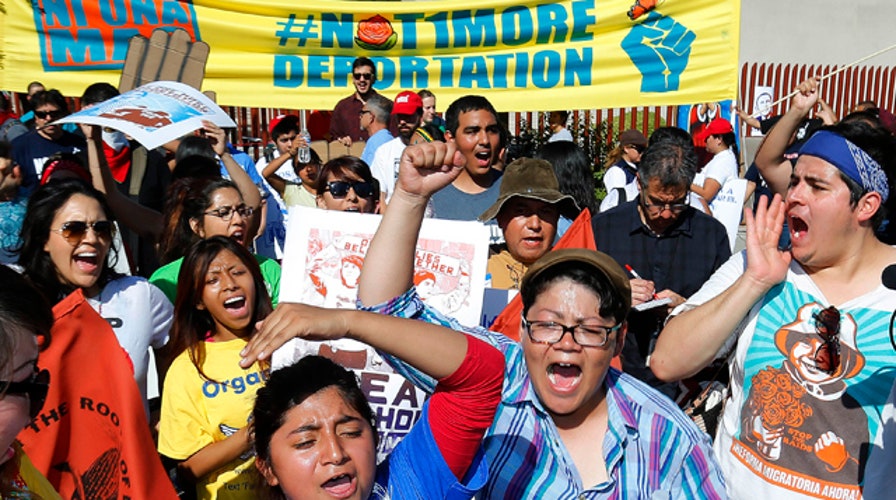 Illegal immigrant activists protest against deportations 