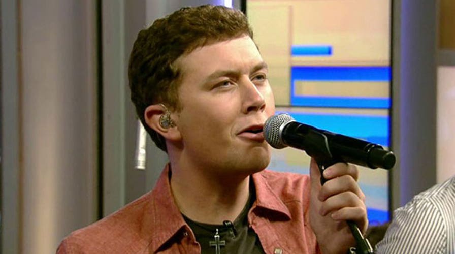 Scotty McCreery performs 'See You Tonight"