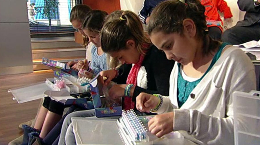 Schools ban rainbow loom bracelet kits