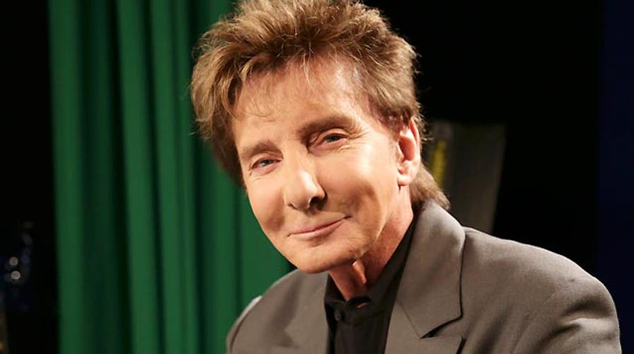 Manilow mixes it up with his musical idols