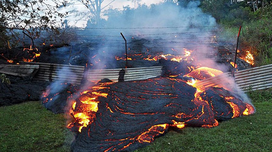 River of lava closes within 200 yards of Hawaiian homes