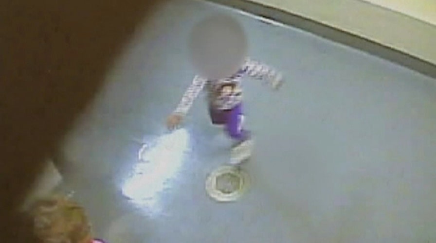 Toddler locked up in cell after mom accused of shoplifting
