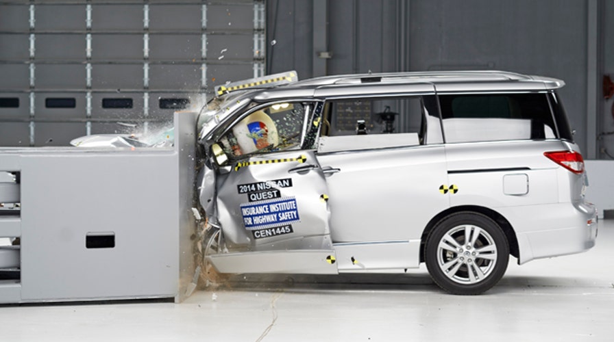 Popular minivans rate poorly in collision test