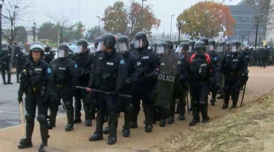 Protesters attempt to storm courthouse in St. Louis