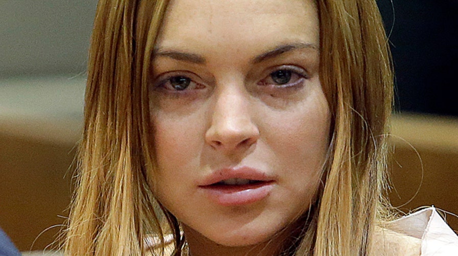 Lindsay Lohan posts revealing selfie