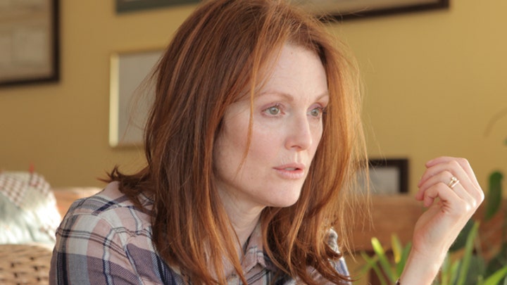 Julianne Moore heats up Oscar race with 'Still Alice'