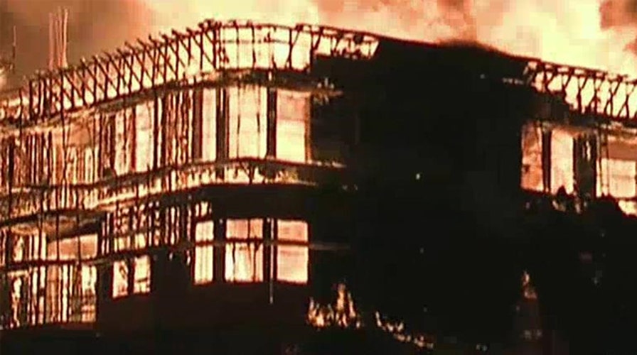Fire destroys apartment complex in downtown Los Angeles