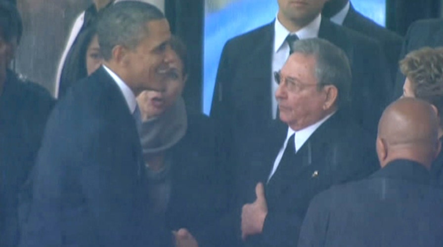 Obama shakes hands with Cuban President Raul Castro