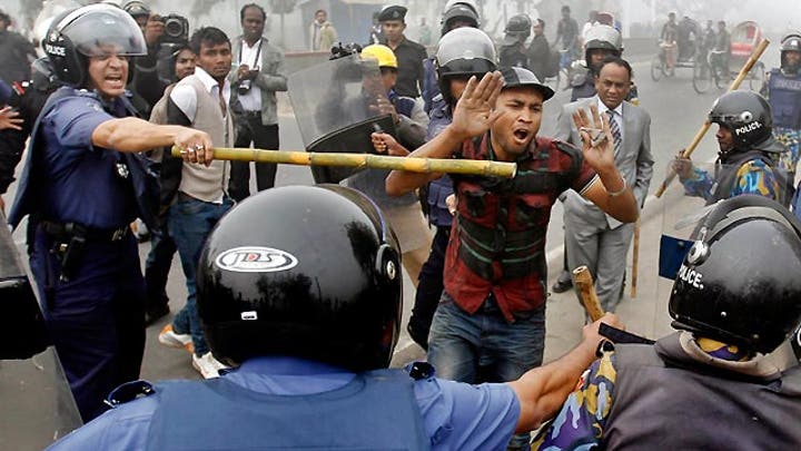 Around the World: Rioters, police clash in Bangladesh