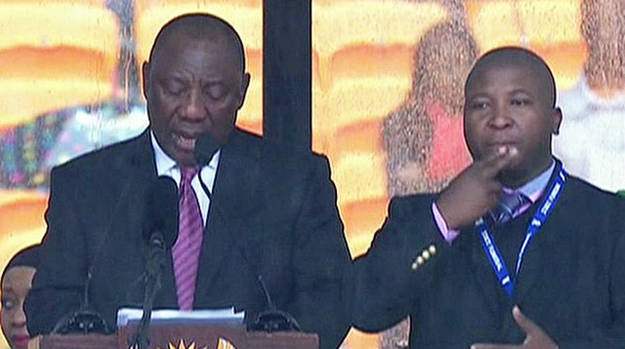 Fake sign language interpreter crashes Mandela memorial?