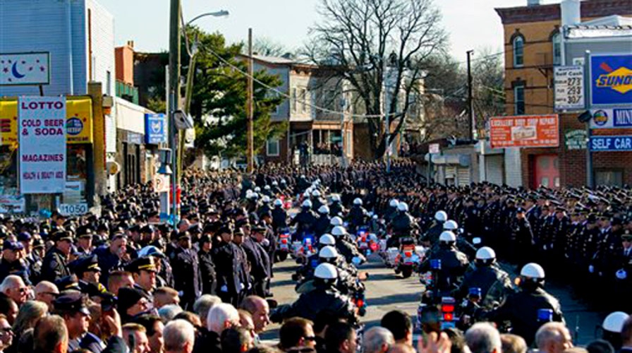 Police, citizens pay tribute to murdered NYPD Officer Ramos