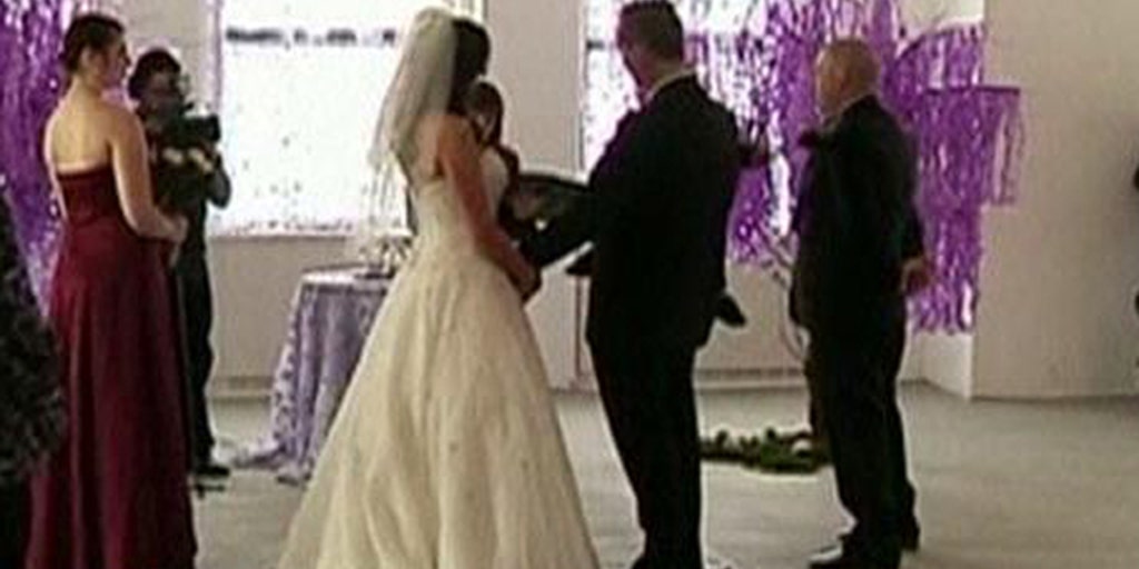 Should married couples have separate or joint bank accounts? Fox News