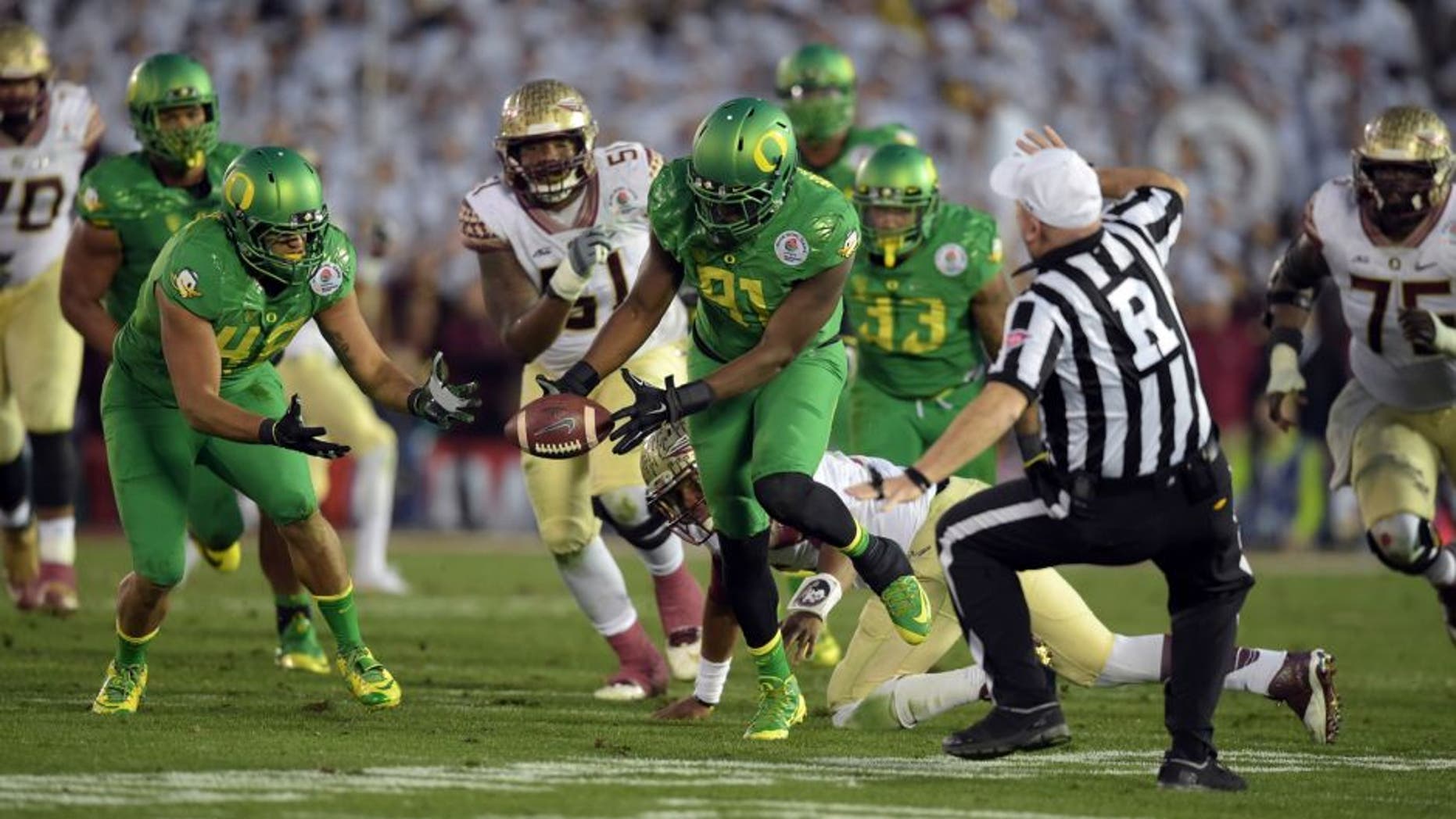 Jan 1, 2015; Pasadena, CA, USA; Oregon Ducks linebacker Tony Washington (91) recovers a fumble from Florida State Seminoles quarterback Jameis Winston (5) to score a touchdown during the second half in the 2015 Rose Bowl college football game at Rose Bowl. Mandatory Credit: Kirby Lee-USA TODAY Sports