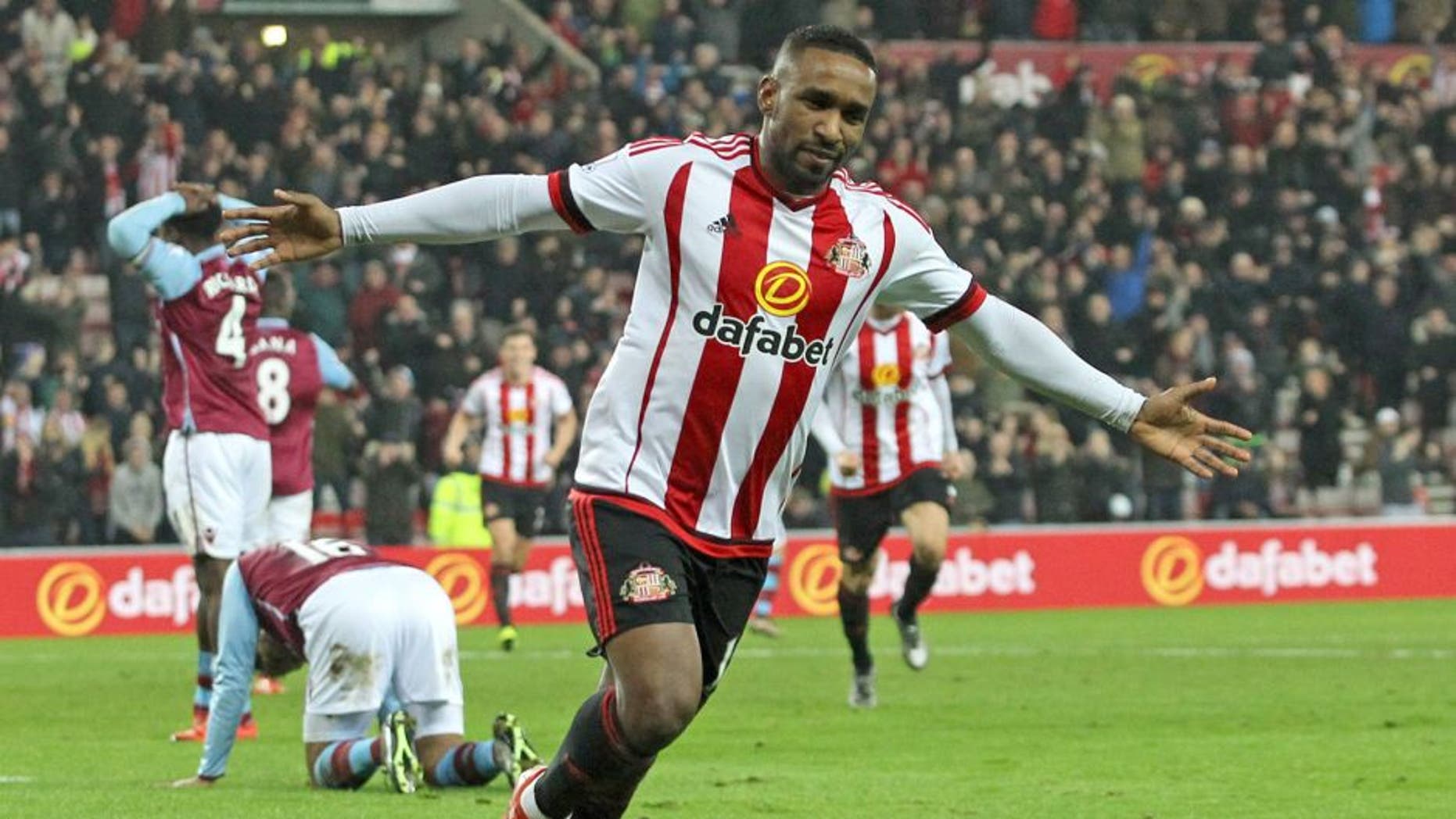 SUNDERLAND, UNITED KINGDOM - JANUARY 02 : Jermain Defoe of Sunderland celebrates after he scores the second Sunderland goal during the Barclays Premier League match between Sunderland and Aston Villa at the Stadium of Light on January 02, 2016 in Sunderland, England. (Photo by Ian Horrocks/Sunderland AFC via Getty Images)
