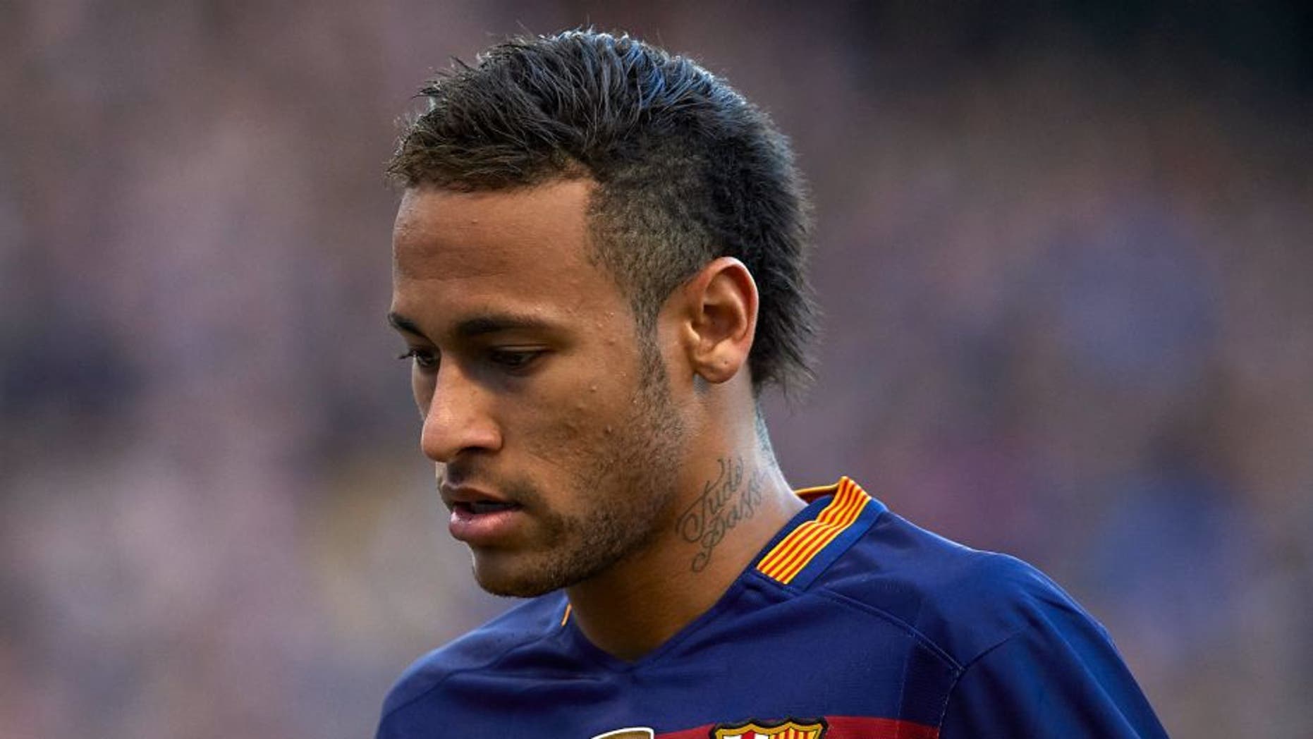 BARCELONA, SPAIN - JANUARY 02: Neymar JR of Barcelona looks on during the La Liga match between Real CD Espanyol and FC Barcelona at Cornella-El Prat Stadium on January 2, 2016 in Barcelona, Spain. (Photo by Manuel Queimadelos Alonso/Getty Images)