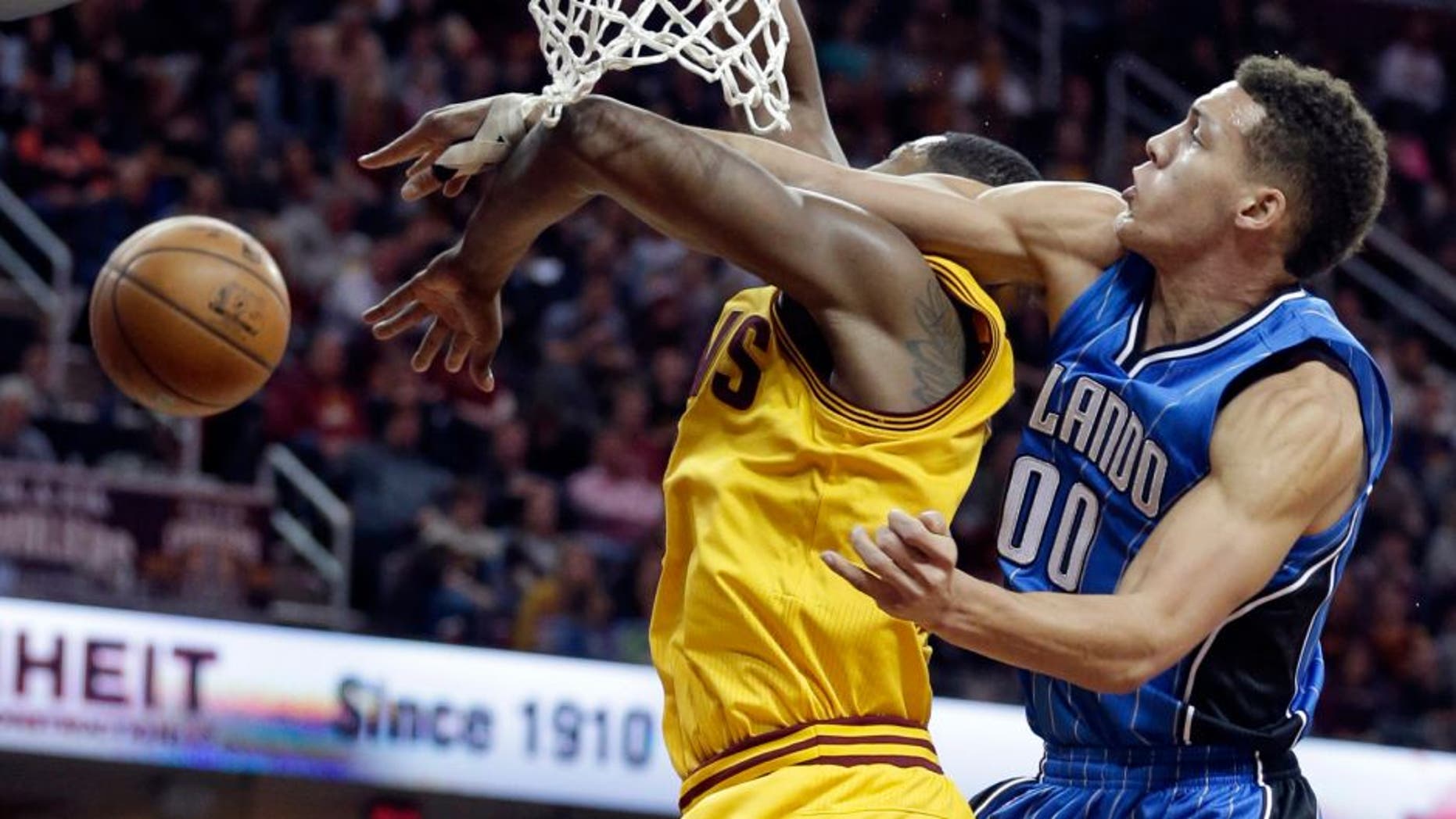 Orlando Magic's Aaron Gordon, right, knocks the ball loose from Cleveland Cavaliers' Tristan Thompson, from Canada, in the first half of an NBA basketball game Saturday, Jan. 2, 2016, in Cleveland. (AP Photo/Tony Dejak)